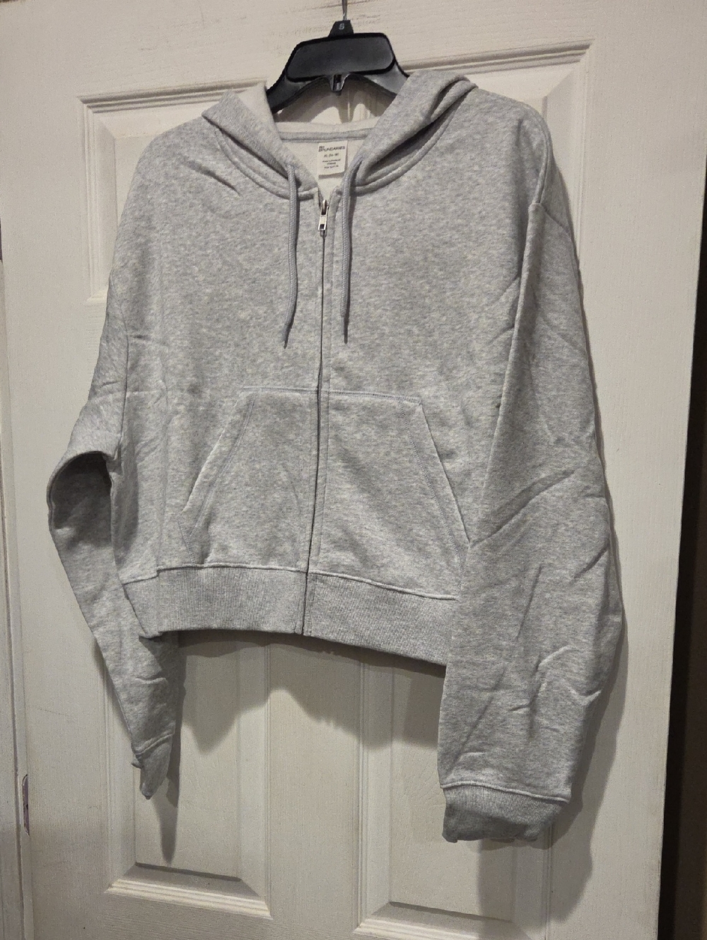 NO BOUNDARIES CROP HOODIE